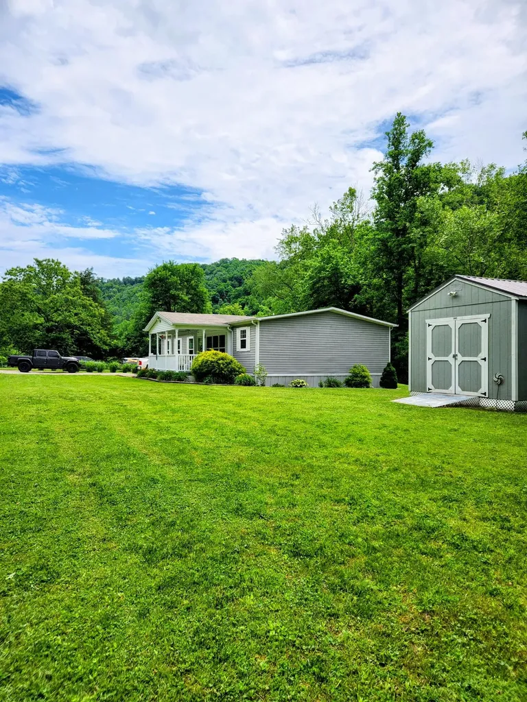 17108 Kentucky 28 Buckhorn KY 41721
