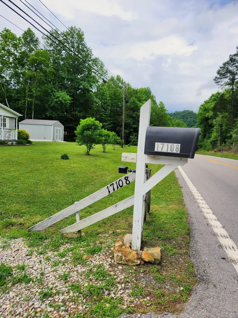 17108 Kentucky 28 Buckhorn KY 41721