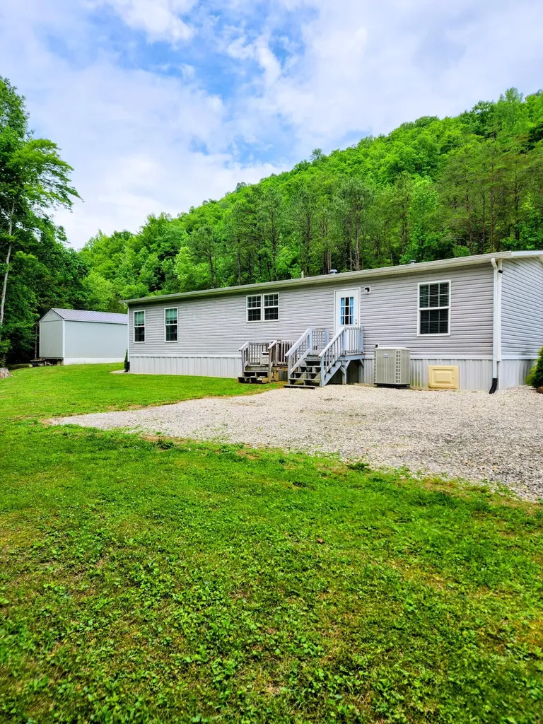 17108 Kentucky 28 Buckhorn KY 41721
