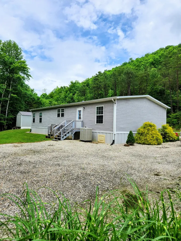 17108 Kentucky 28 Buckhorn KY 41721