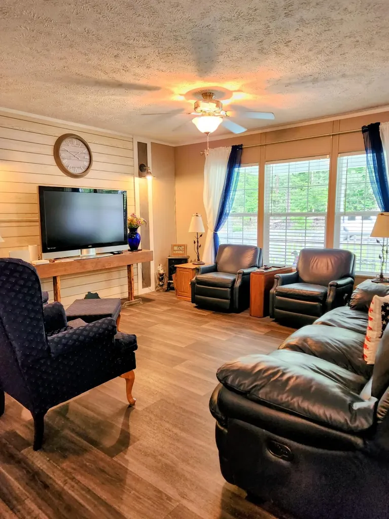 17108 Kentucky 28 Buckhorn KY 41721