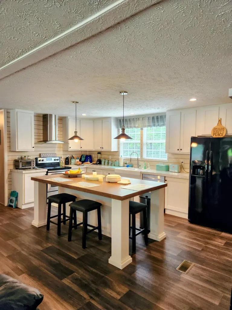 17108 Kentucky 28 Buckhorn KY 41721