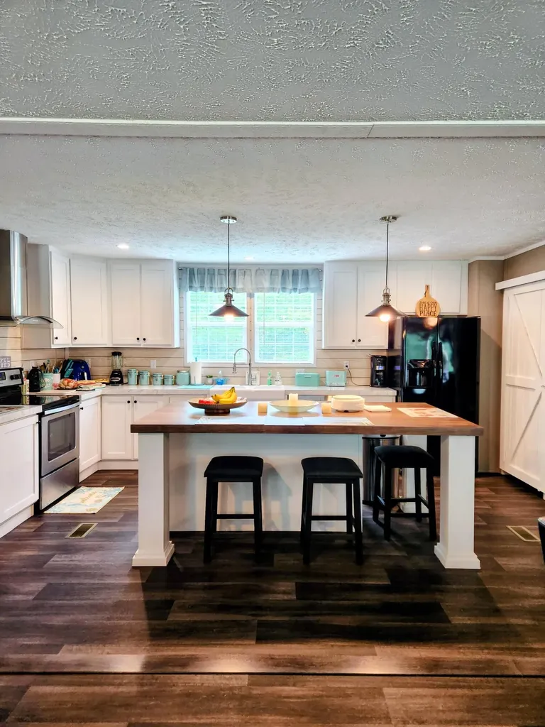 17108 Kentucky 28 Buckhorn KY 41721