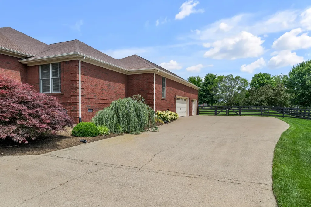 420 W Brannon Road Nicholasville KY 40356