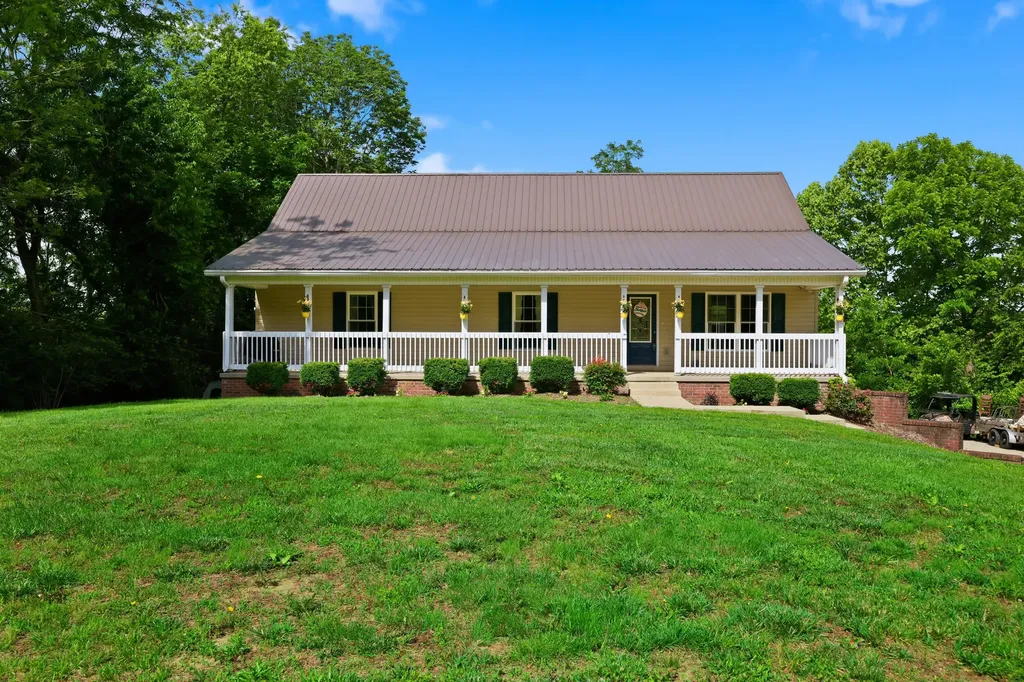 688 Cap Bottom Lane Harrodsburg KY 40330