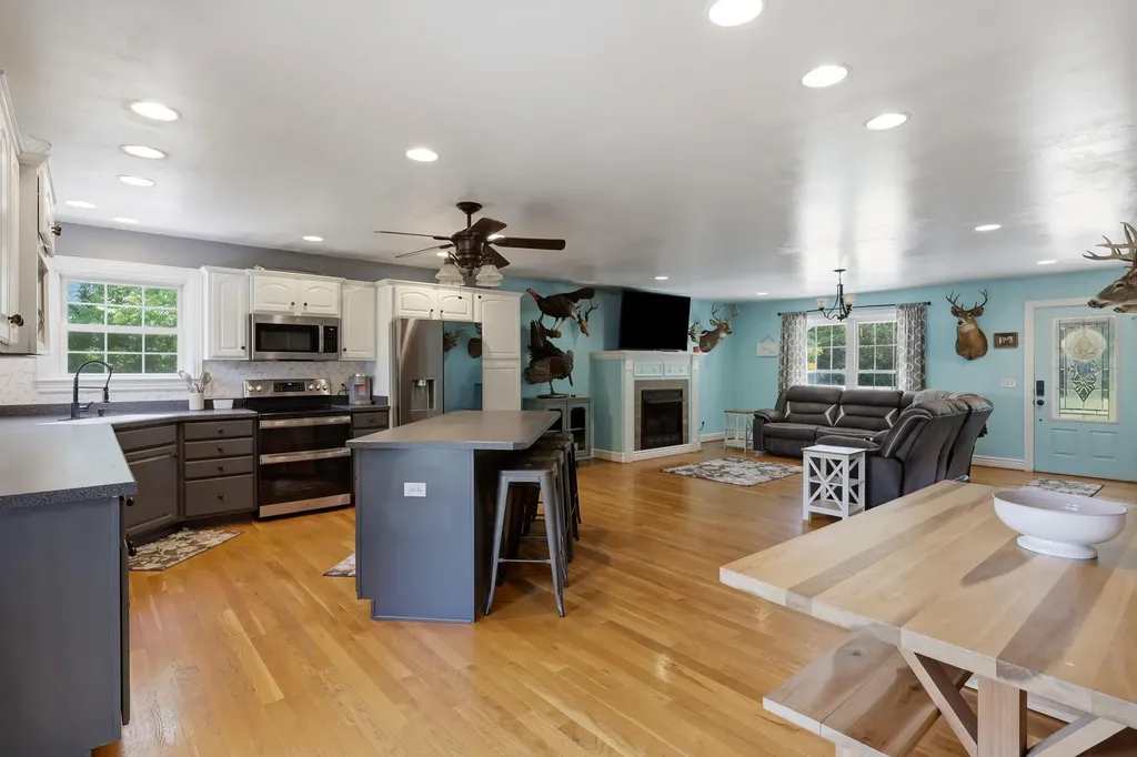 688 Cap Bottom Lane Harrodsburg KY 40330