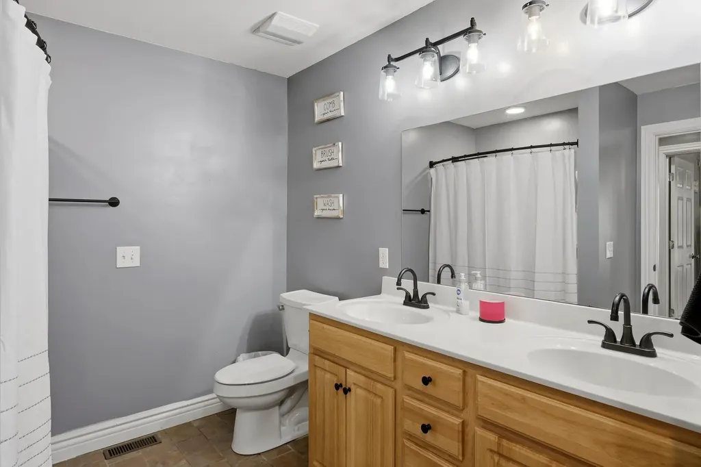 688 Cap Bottom Lane Harrodsburg KY 40330