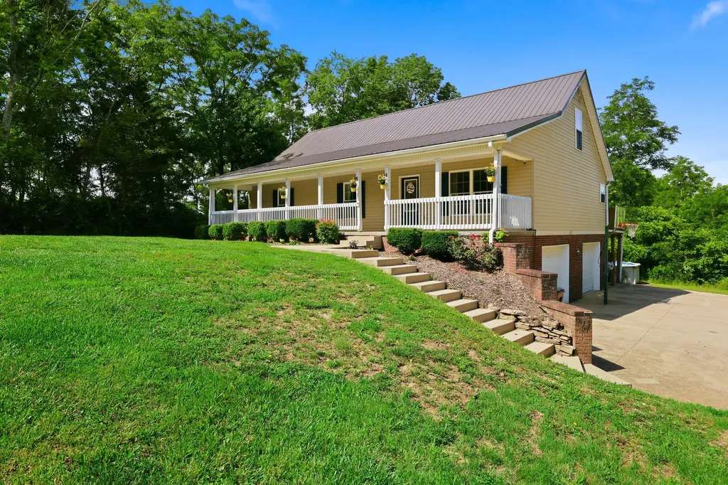 688 Cap Bottom Lane Harrodsburg KY 40330