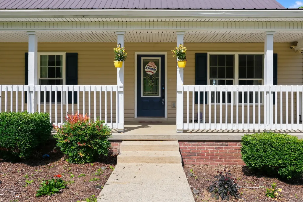 688 Cap Bottom Lane Harrodsburg KY 40330