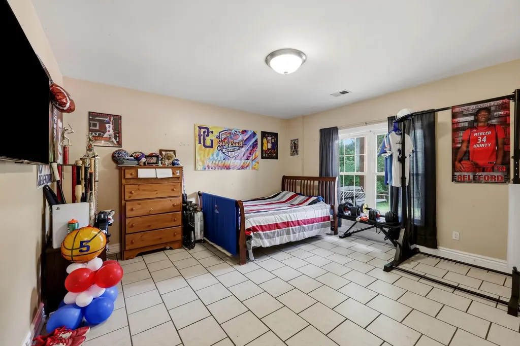 688 Cap Bottom Lane Harrodsburg KY 40330