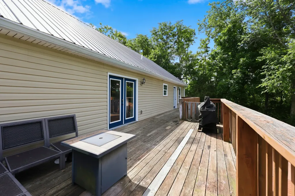688 Cap Bottom Lane Harrodsburg KY 40330