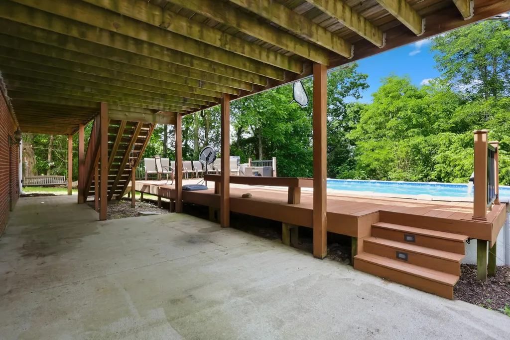 688 Cap Bottom Lane Harrodsburg KY 40330