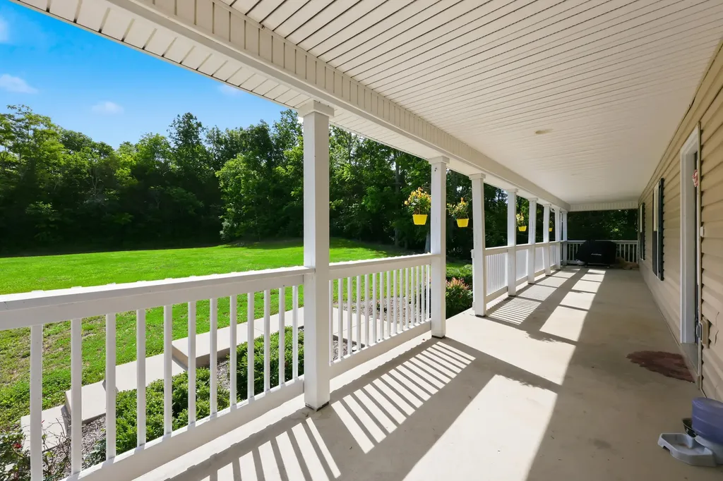 688 Cap Bottom Lane Harrodsburg KY 40330