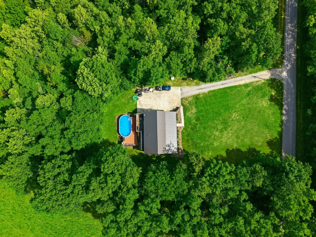 688 Cap Bottom Lane Harrodsburg KY 40330