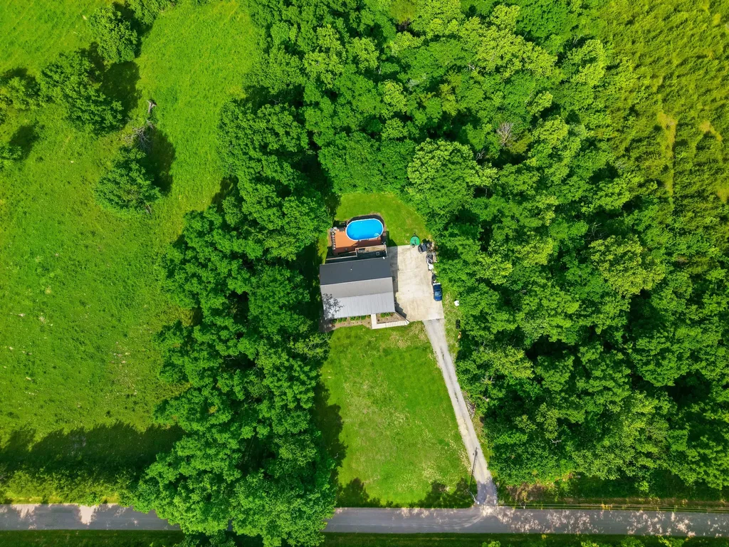 688 Cap Bottom Lane Harrodsburg KY 40330