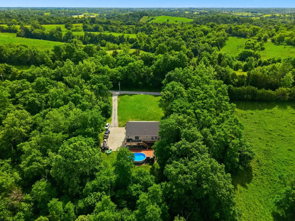 688 Cap Bottom Lane Harrodsburg KY 40330