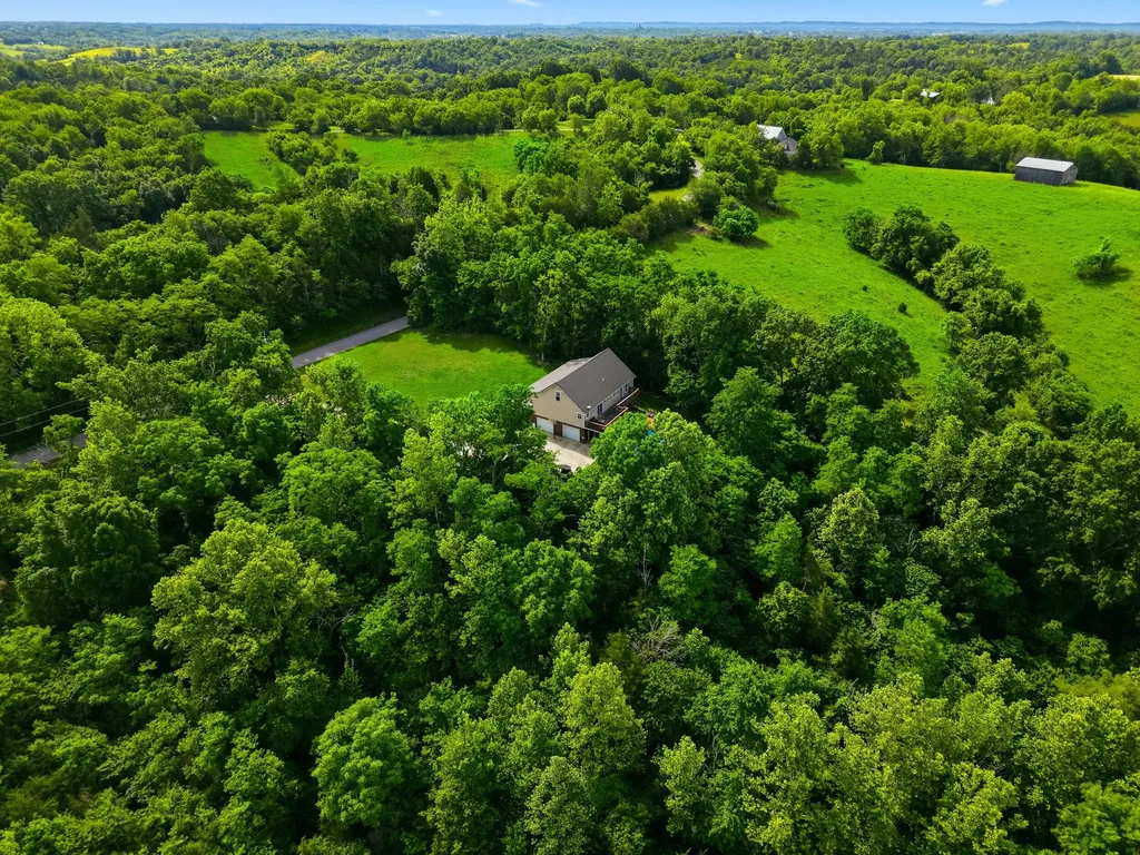 688 Cap Bottom Lane Harrodsburg KY 40330