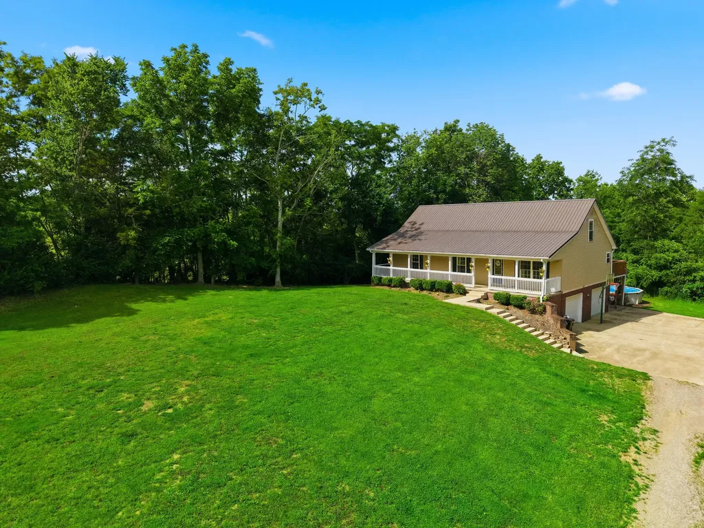 688 Cap Bottom Lane Harrodsburg KY 40330