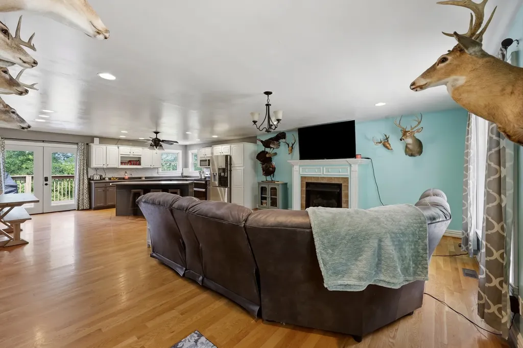 688 Cap Bottom Lane Harrodsburg KY 40330