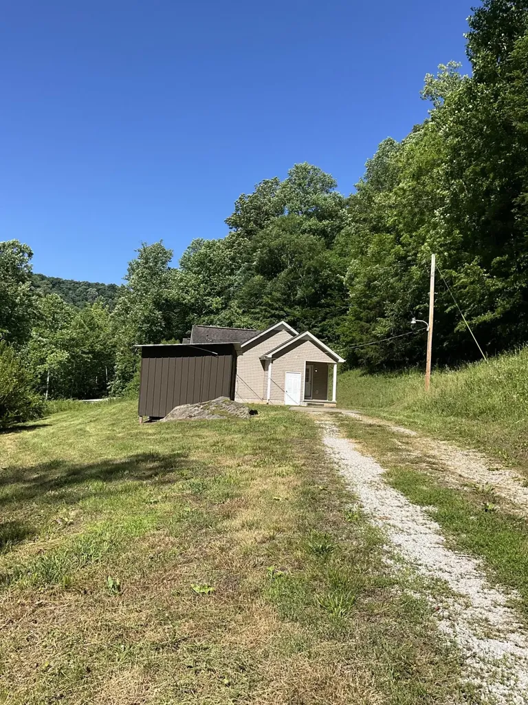 9285 Ky-1524 Manchester KY 40962
