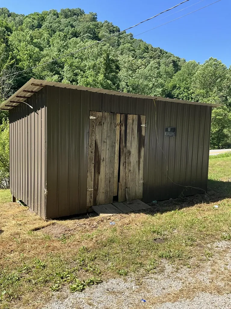 9285 Ky-1524 Manchester KY 40962