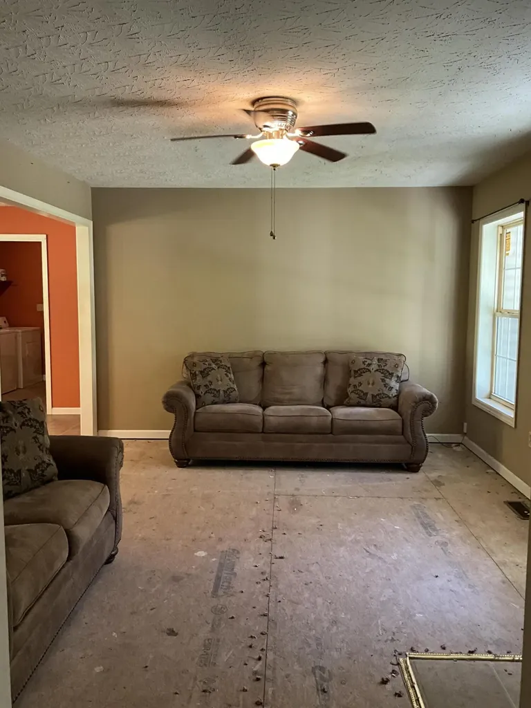 9285 Ky-1524 Manchester KY 40962