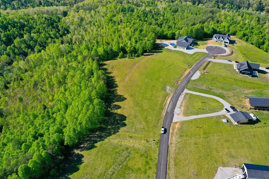 2000 Old Hare Road East Bernstadt KY 40729