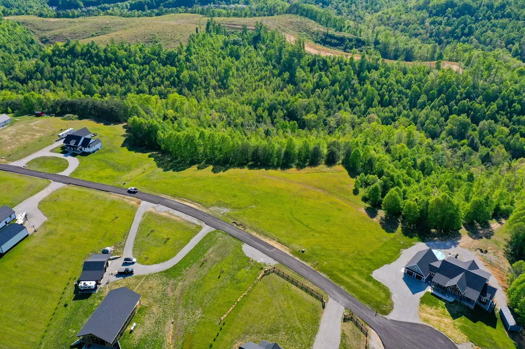 2000 Old Hare Road East Bernstadt KY 40729