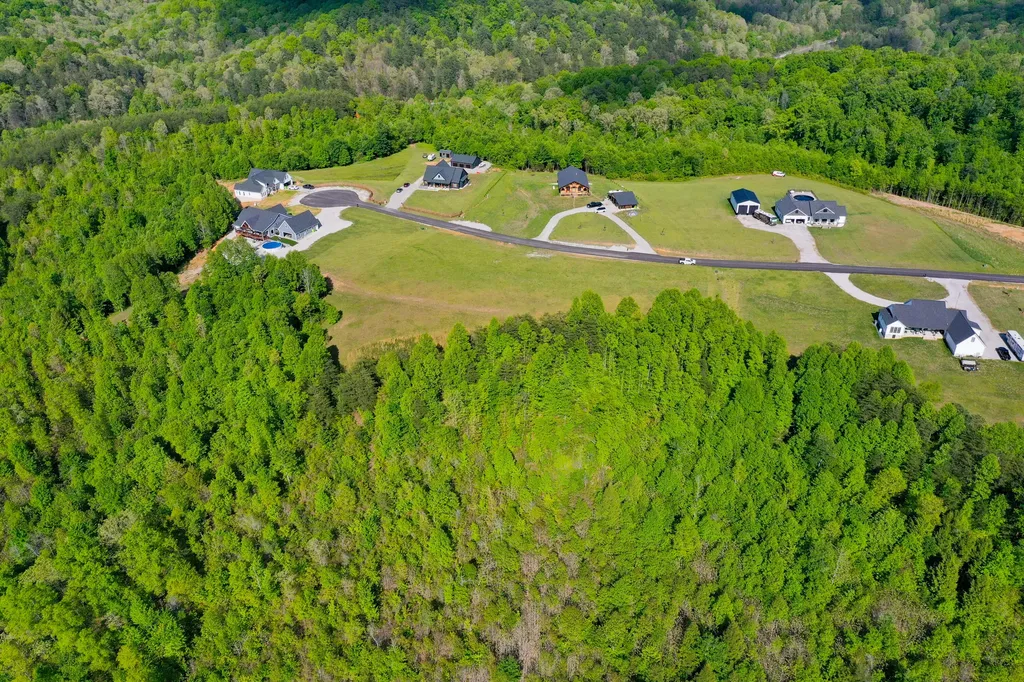 2000 Old Hare Road East Bernstadt KY 40729