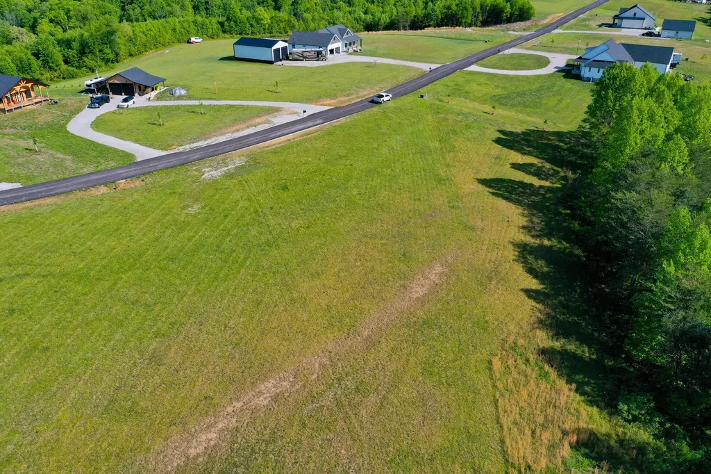2000 Old Hare Road East Bernstadt KY 40729