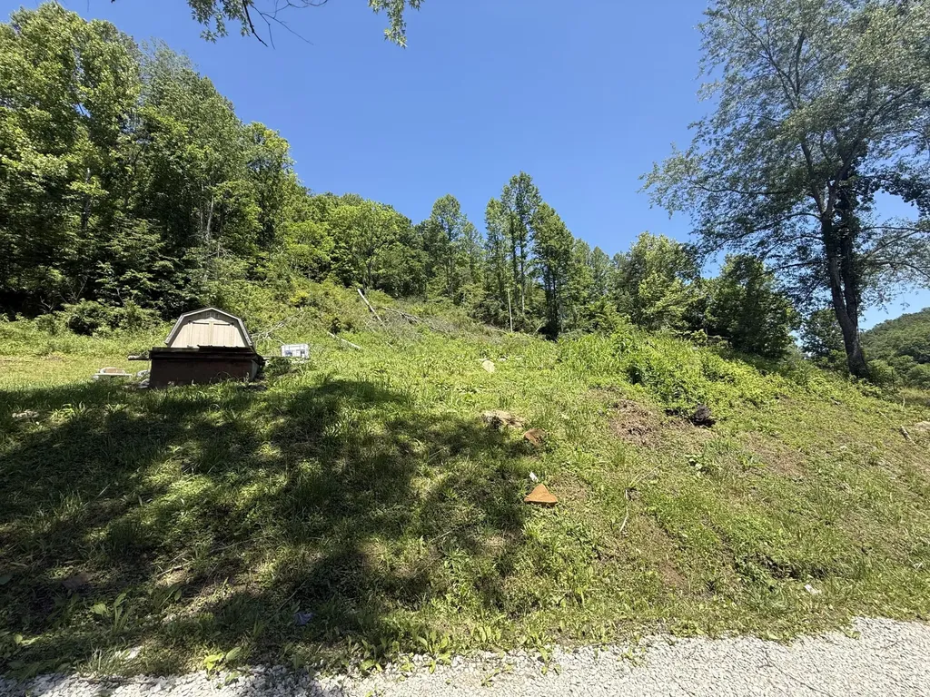 4627 Highway 437 West Liberty KY 41472