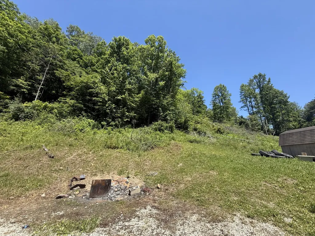 4627 Highway 437 West Liberty KY 41472