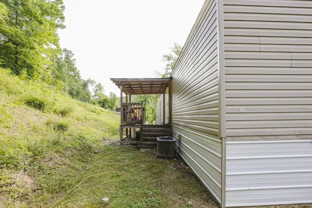 4627 Highway 437 West Liberty KY 41472