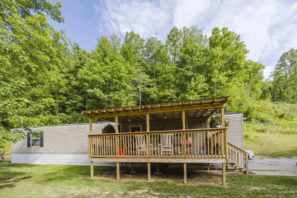 4627 Highway 437 West Liberty KY 41472
