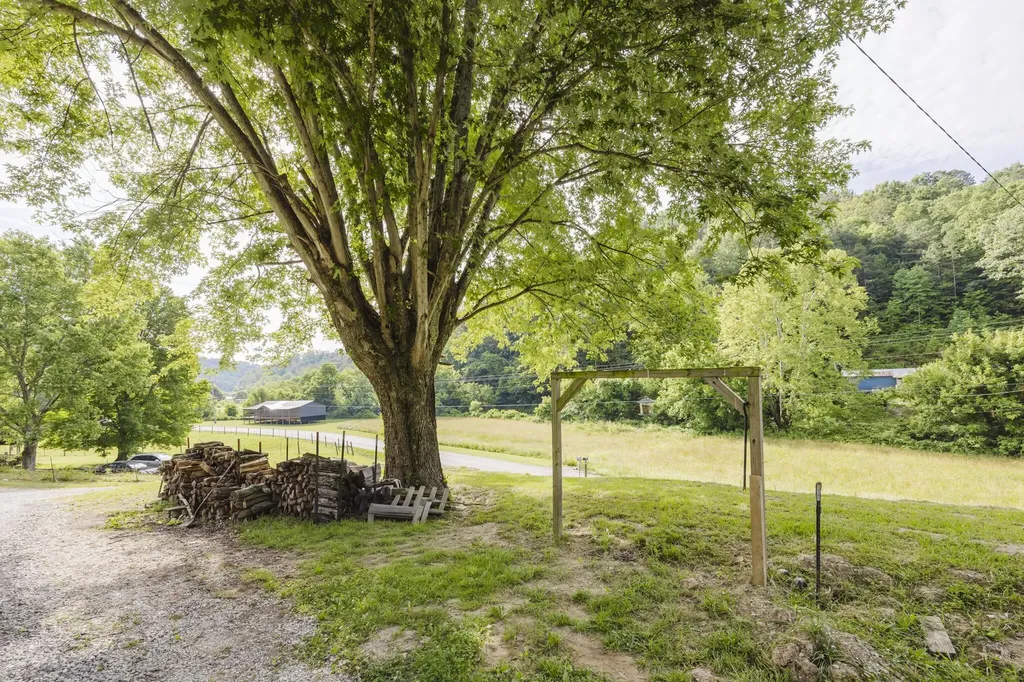 4627 Highway 437 West Liberty KY 41472