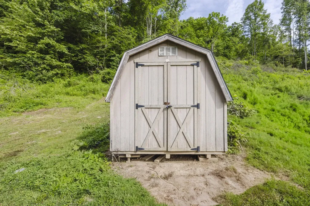4627 Highway 437 West Liberty KY 41472