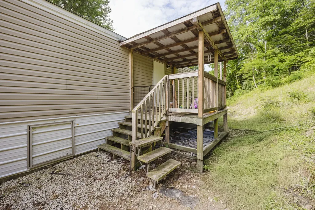 4627 Highway 437 West Liberty KY 41472