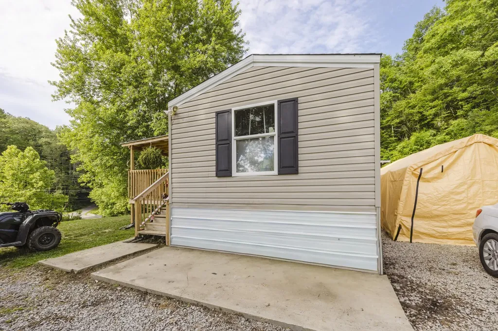 4627 Highway 437 West Liberty KY 41472