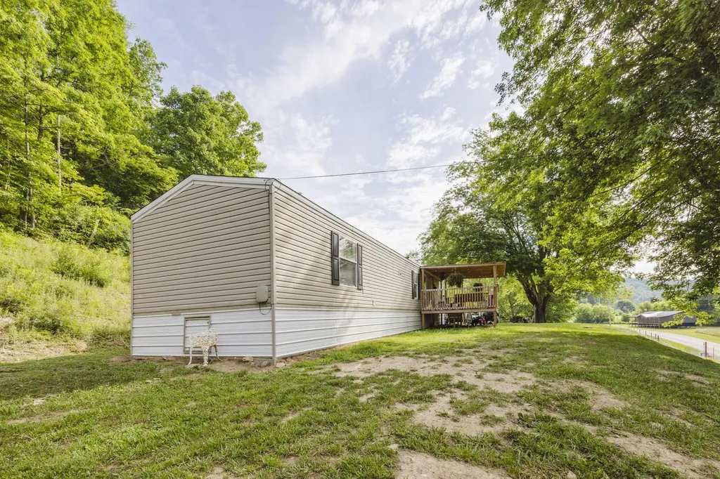 4627 Highway 437 West Liberty KY 41472