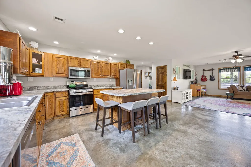 1717 Halltown Road Canmer KY 42722