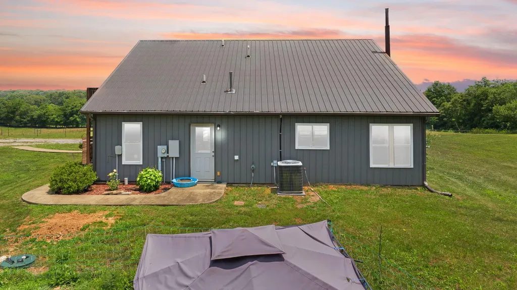 1717 Halltown Road Canmer KY 42722
