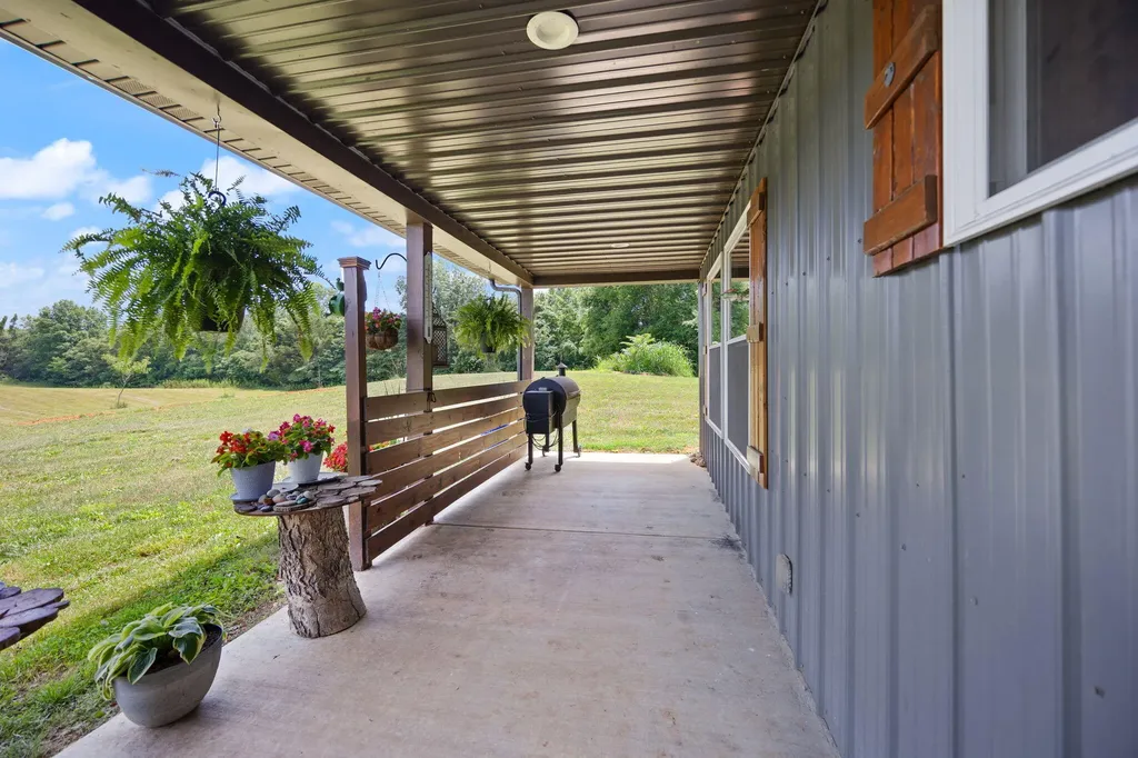 1717 Halltown Road Canmer KY 42722