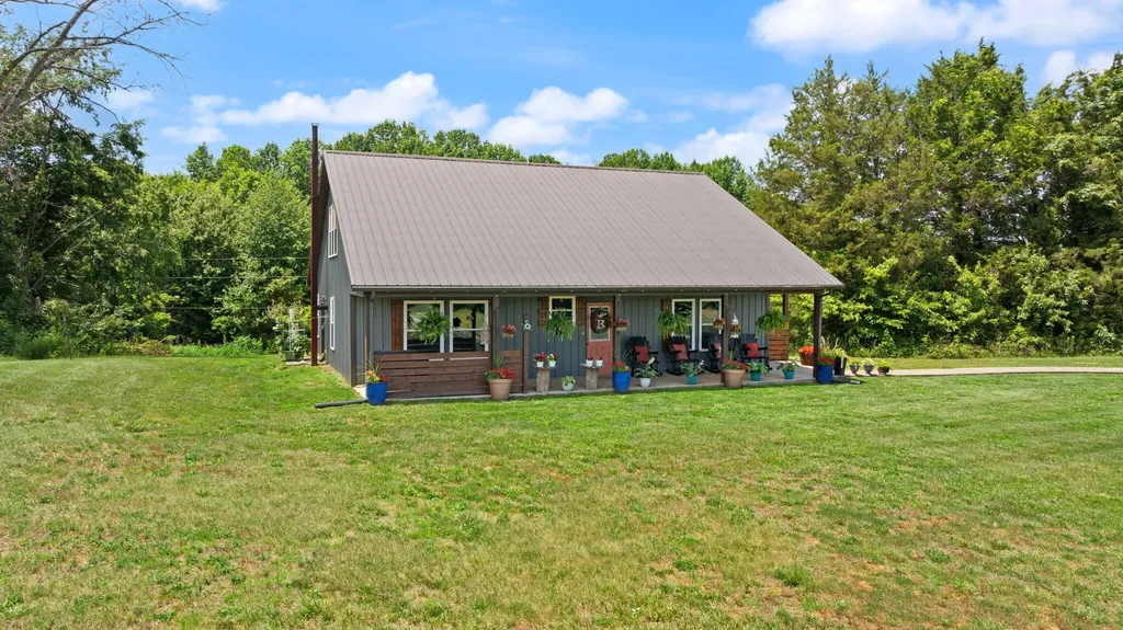 1717 Halltown Road Canmer KY 42722