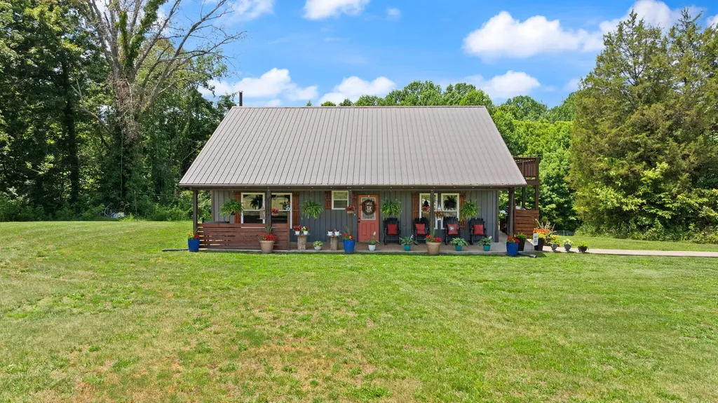 1717 Halltown Road Canmer KY 42722