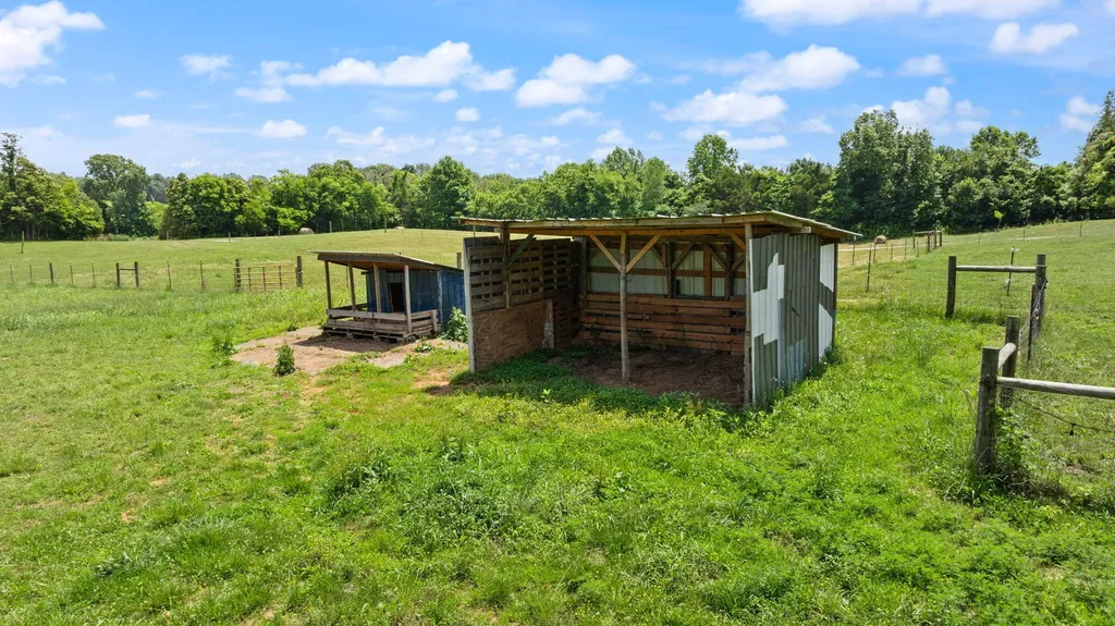 1717 Halltown Road Canmer KY 42722