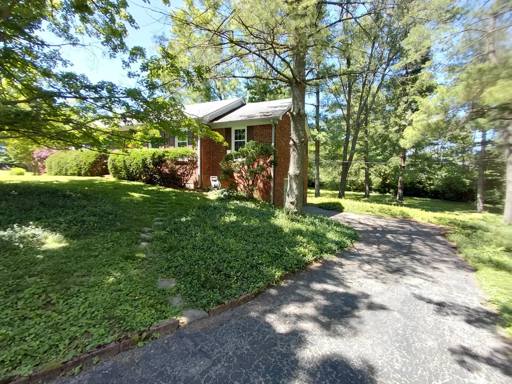 529 Silverbrook Drive Danville KY 40422