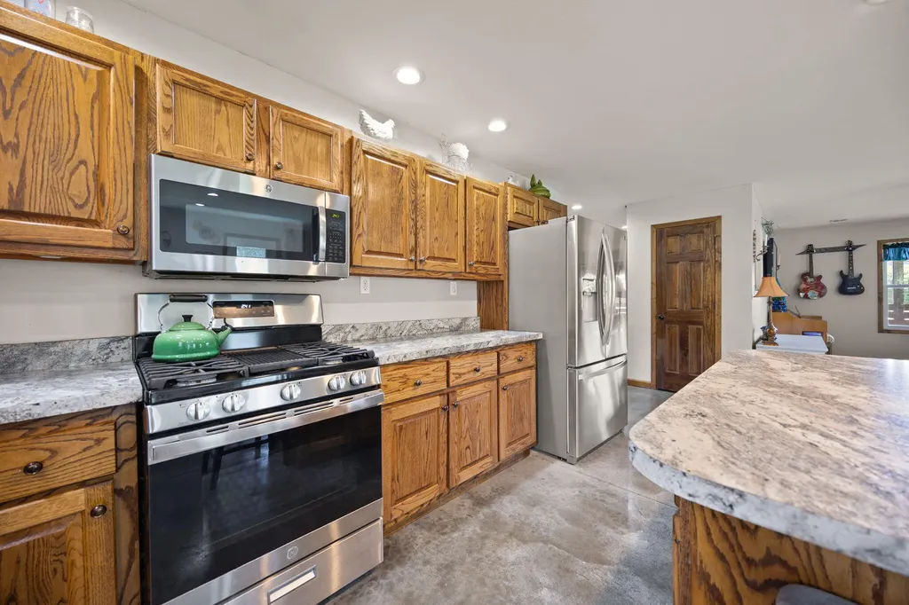 1717 Halltown Road Canmer KY 42722