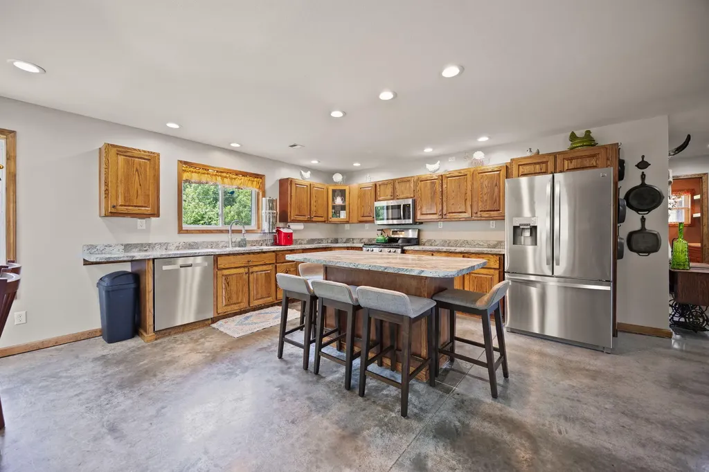1717 Halltown Road Canmer KY 42722