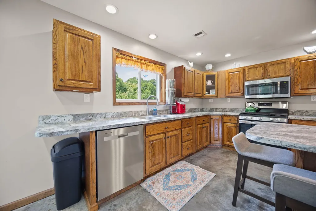 1717 Halltown Road Canmer KY 42722