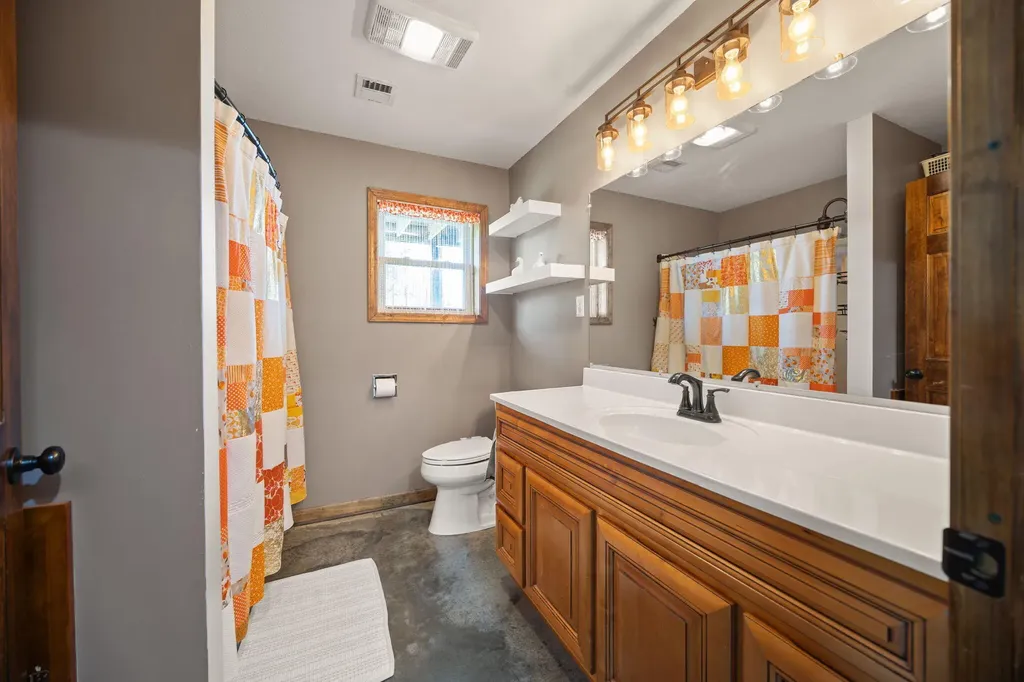 1717 Halltown Road Canmer KY 42722
